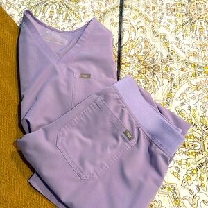 Figs Medium Scrub Set